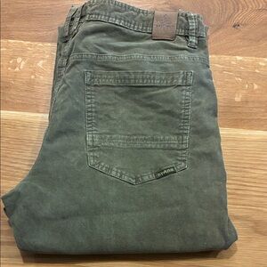 Prana Breathe olive green Corduroy Pants. Men’s size 33/32. Organic cotton.